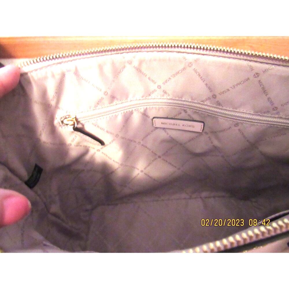 Michael Kors Marilyn Medium Saffiano Leather Tote Bag - Pastel Pink - Picture 2 of 5